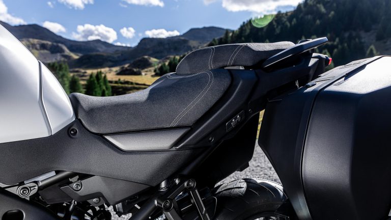 2025-Yamaha-MT09ATRDX-EU-Detail-012-03