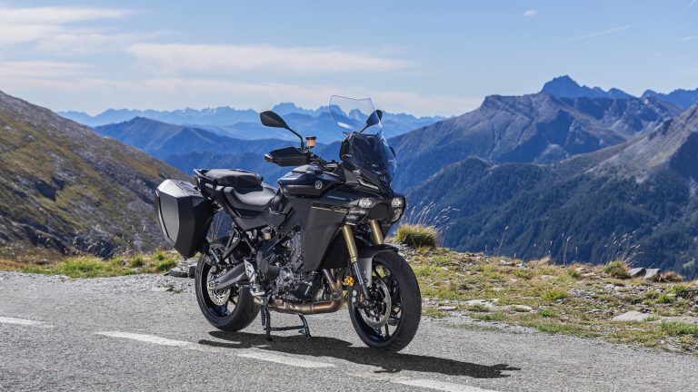 2025-Yamaha-MT09ATRDX-EU-Tech_Back-Static-002-03