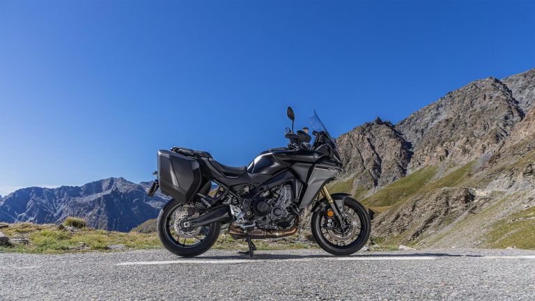 2025-Yamaha-MT09ATRDX-EU-Tech_Back-Static-003-03