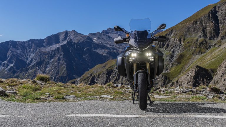 2025-Yamaha-MT09ATRDX-EU-Tech_Back-Static-004-03