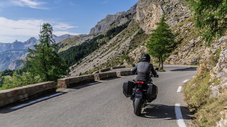 2025-Yamaha-MT09ATRDXCS-EU-Cobalt_Blue-Action-004-03