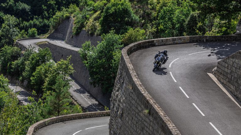 2025-Yamaha-MT09ATRDXCS-EU-Cobalt_Blue-Action-006-03