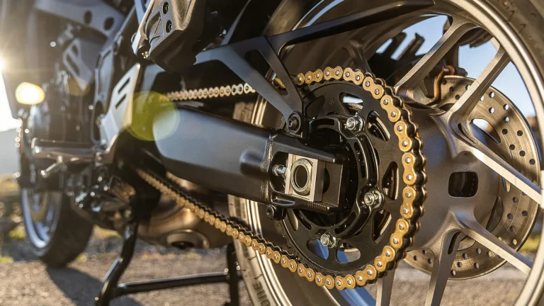 2025-Yamaha-MT09ATRDXCS-EU-Detail-009-03