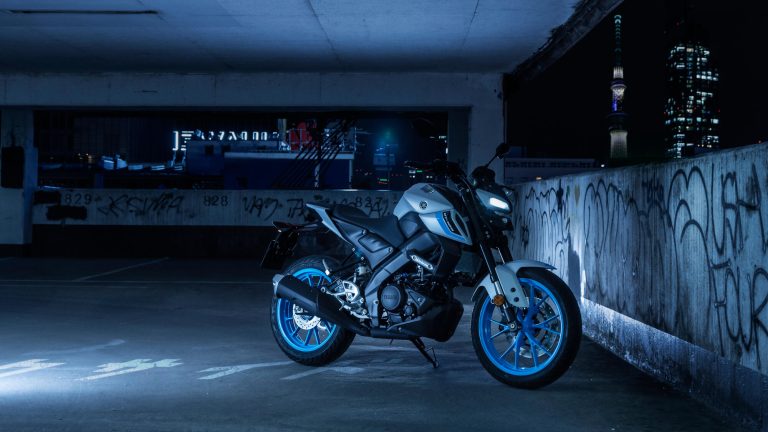 2025-Yamaha-MT125A-EU-Ice_Storm-Static-002-03