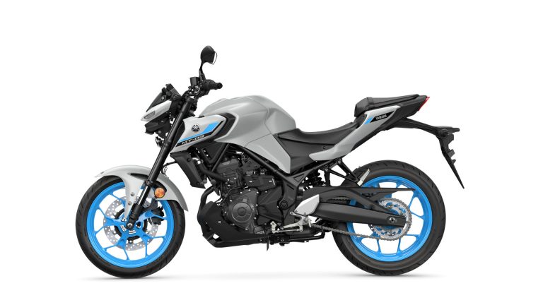 2025-Yamaha-MT320-EU-Ice_Storm-Studio-004-03