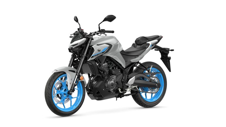 2025-Yamaha-MT320-EU-Ice_Storm-Studio-005-03