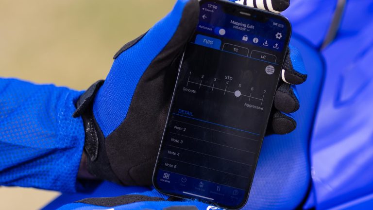 2025-Yamaha-WR450F-EU-Icon_Blue-Detail-008-03