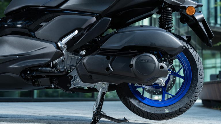 2025-Yamaha-XMAX125A-EU-Icon_Black-Detail-008-03