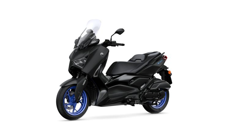 2025-Yamaha-XMAX125A-EU-Icon_Black_-Studio-007-03