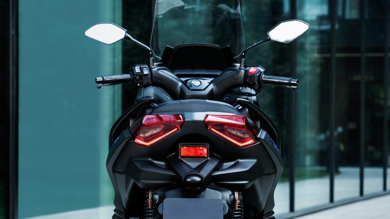 2025-Yamaha-XMAX300A-EU-Icon_Black-Detail-007-03