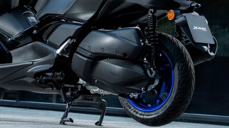 2025-Yamaha-XMAX300A-EU-Icon_Black-Detail-008-03