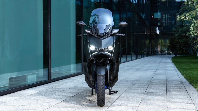 2025-Yamaha-XMAX300A-EU-Icon_Black_-Static-003-03