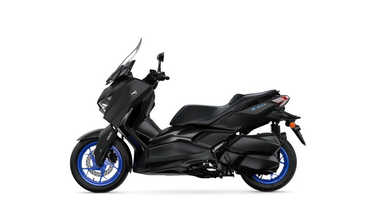 2025-Yamaha-XMAX300A-EU-Icon_Black_-Studio-006-03