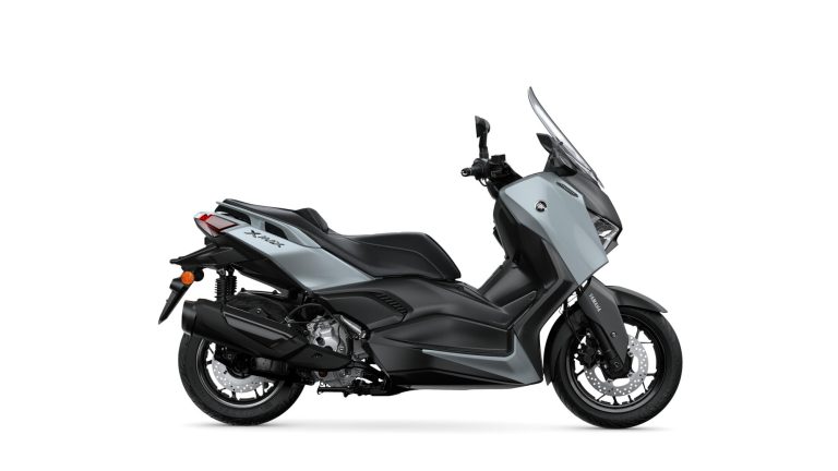 2025-Yamaha-XMAX300ASV-EU-Ceramic_Grey-Studio-002-03