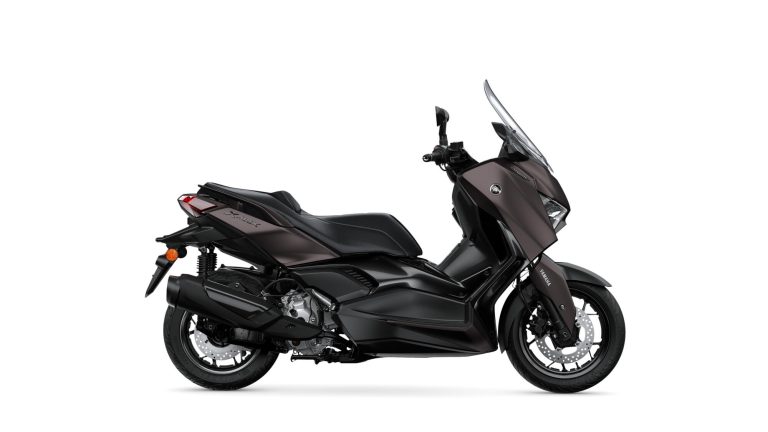 2025-Yamaha-XMAX300ASV-EU-Dark_Magma-Studio-002-03