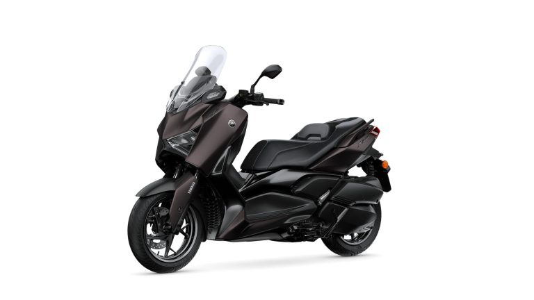 2025-Yamaha-XMAX300ASV-EU-Dark_Magma-Studio-007-03