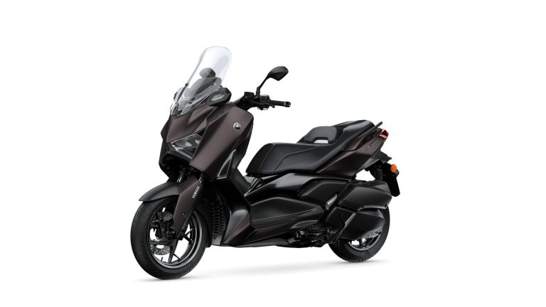 2025-Yamaha-XMAX300ASVH-EU-Dark_Magma-Studio-007-03