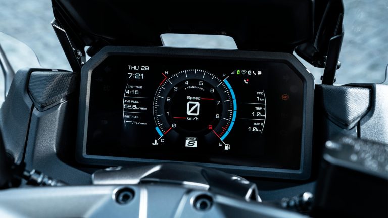 2025-Yamaha-XP500A-EU-Detail-004-03