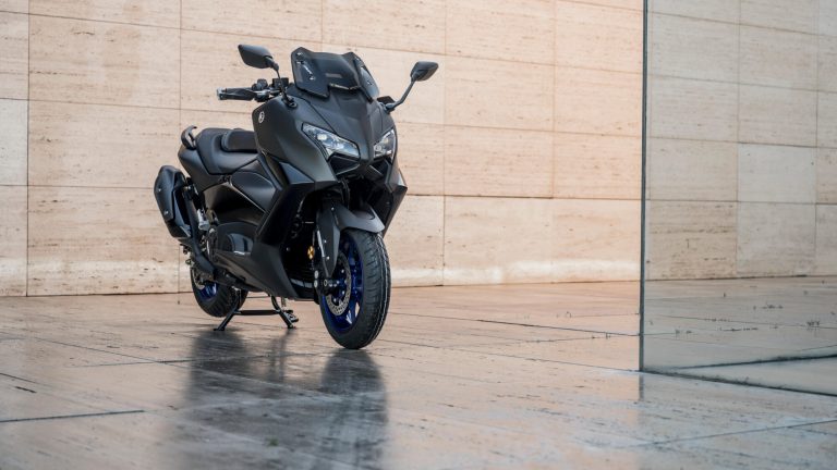 2025-Yamaha-XP500A-EU-Icon_Black_-Accessorized-detail-001-03