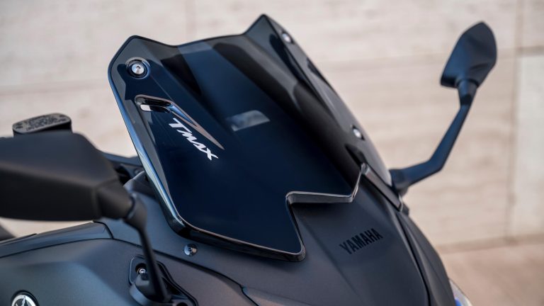 2025-Yamaha-XP500A-EU-Icon_Black_-Accessorized-detail-005-03