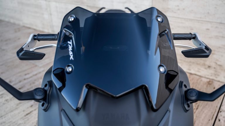 2025-Yamaha-XP500A-EU-Icon_Black_-Accessorized-detail-007-03