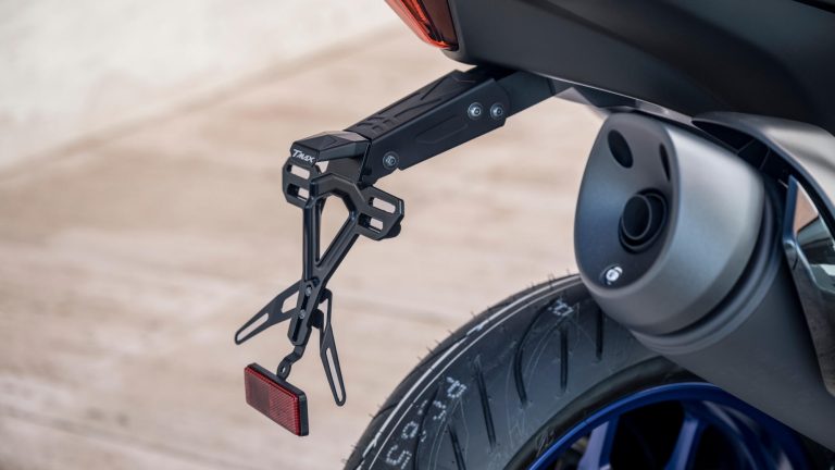 2025-Yamaha-XP500A-EU-Icon_Black_-Accessorized-detail-009-03