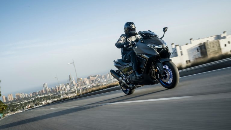 2025-Yamaha-XP500A-EU-Icon_Black_-Accessorized-detail-011-03