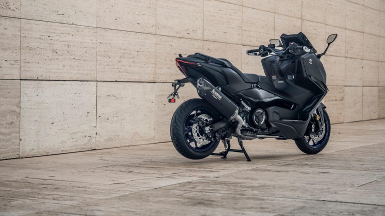 2025-Yamaha-XP500A-EU-Icon_Black_-Accessorized-detail-012-03