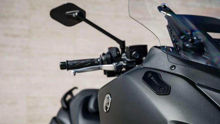 2025-Yamaha-XP500A-EU-Icon_Black_-Accessorized-detail-018-03