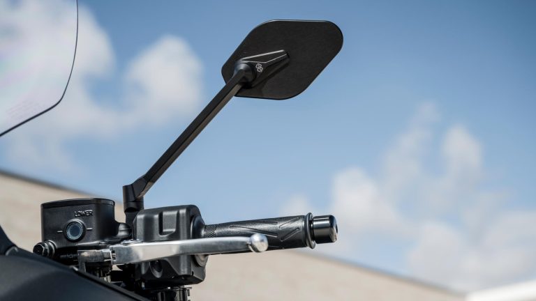 2025-Yamaha-XP500A-EU-Icon_Black_-Accessorized-detail-020-03