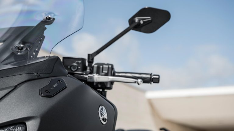 2025-Yamaha-XP500A-EU-Icon_Black_-Accessorized-detail-021-03