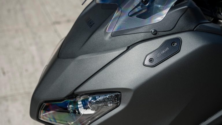 2025-Yamaha-XP500A-EU-Icon_Black_-Accessorized-detail-022-03