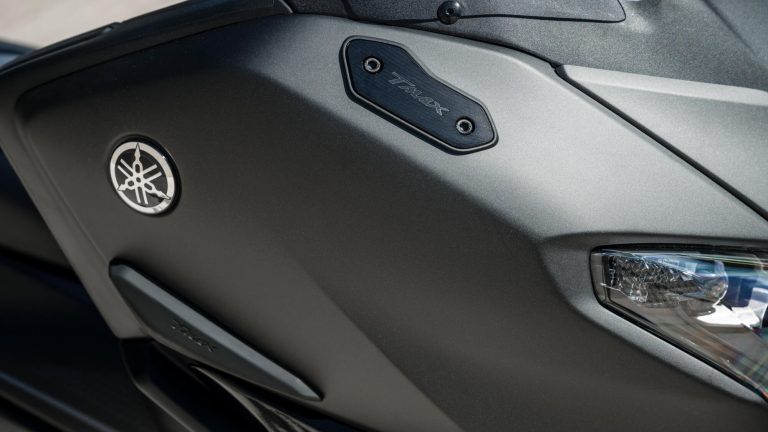 2025-Yamaha-XP500A-EU-Icon_Black_-Accessorized-detail-023-03