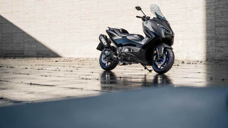 2025-Yamaha-XP500A-EU-Icon_Black_-Accessorized-detail-025-03