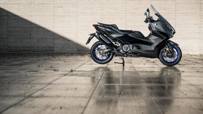 2025-Yamaha-XP500A-EU-Icon_Black_-Accessorized-detail-026-03