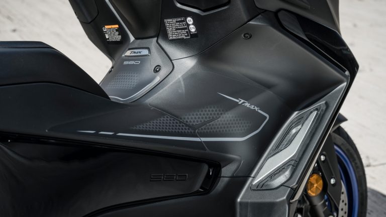 2025-Yamaha-XP500A-EU-Icon_Black_-Accessorized-detail-027-03