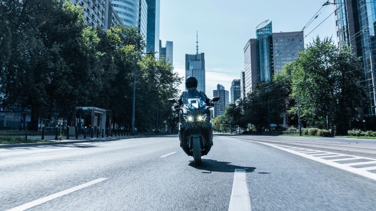 2025-Yamaha-XP500A-EU-Icon_Black_-Action-011-03