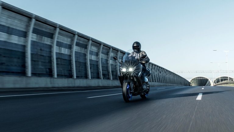 2025-Yamaha-XP500A-EU-Icon_Black_-Action-013-03