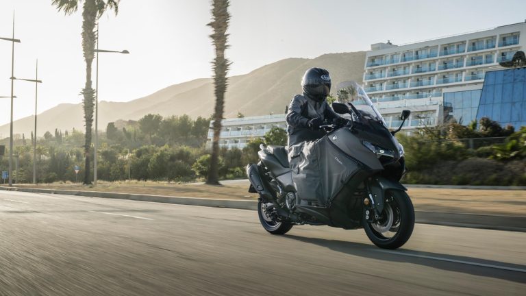 2025-Yamaha-XP500A-EU-Tech_Kamo-Accessorized-detail-001-03