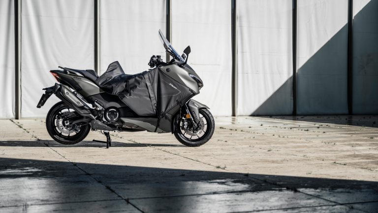 2025-Yamaha-XP500A-EU-Tech_Kamo-Accessorized-detail-004-03