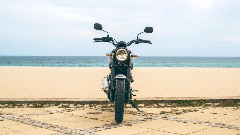 2025-Yamaha-XS125SV-EU-Legend_Silver-Static-007-03