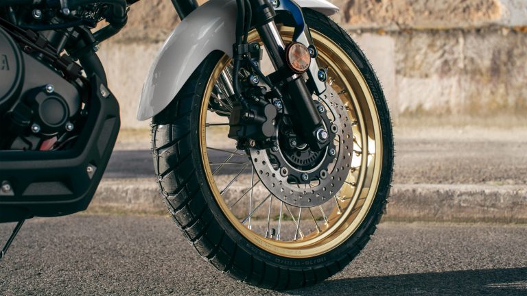 2025-Yamaha-XS125SV-EU-NA-Detail-002-03