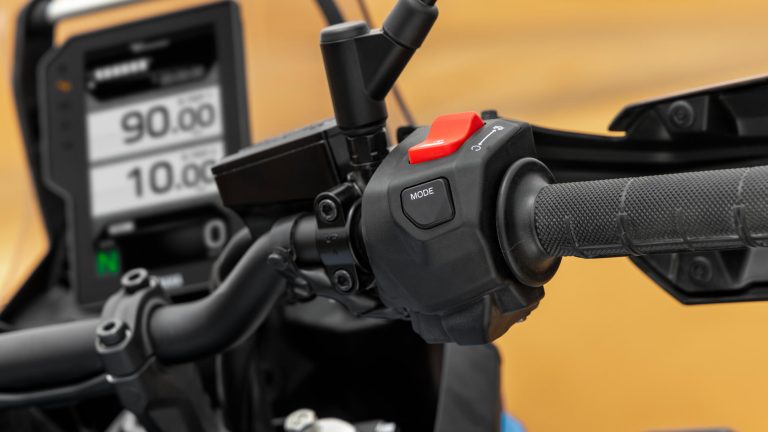 2025-Yamaha-XTZ700SPR-EU-Detail-010-03