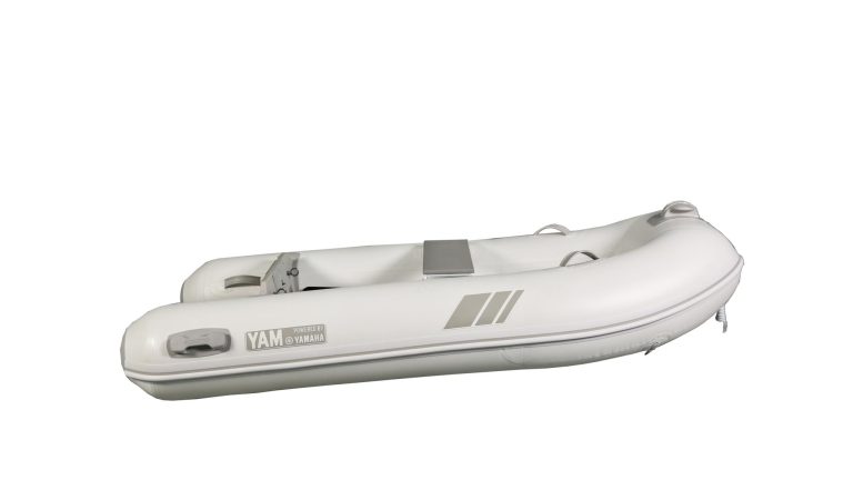 2025-Yamaha-YAM240STi-EU-White-Studio-001-03