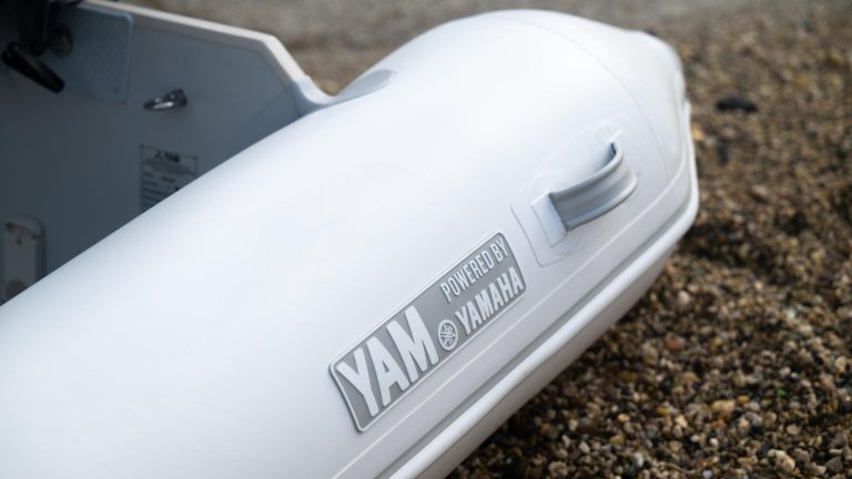 2025-Yamaha-YAM240T-EU-White-Detail-001-03