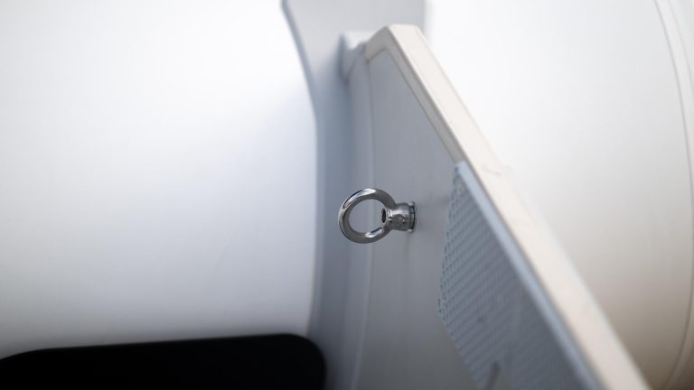 2025-Yamaha-YAM240T-EU-White-Detail-003-03