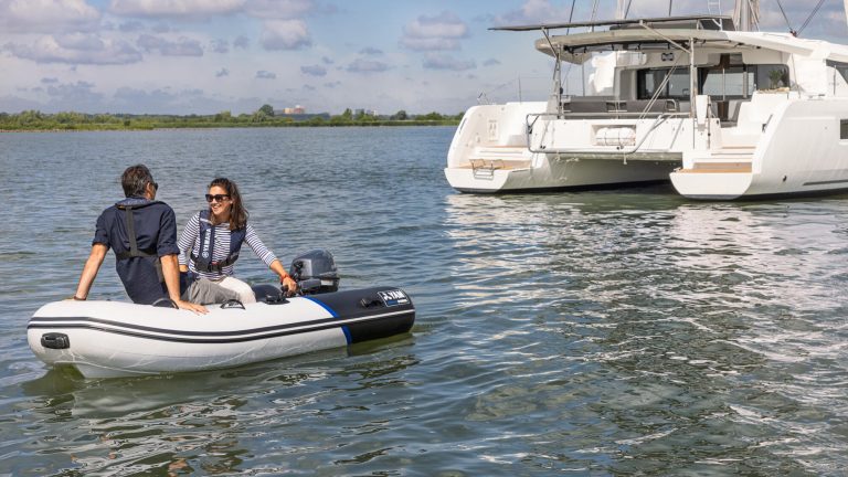 2025-Yamaha-YAM270TAF-EU-Arctic_Grey-Action-001-03