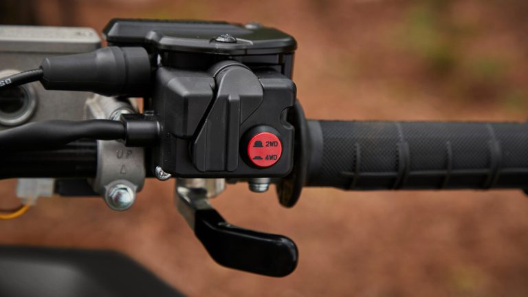 2025-Yamaha-YFM700FWBD-25S-EU-Detail-003-03