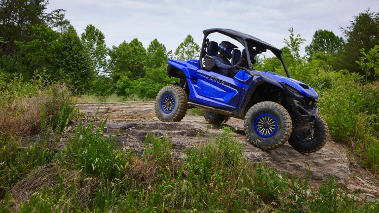 2025-Yamaha-YXE1000EWS-25-EU-Team_Yamaha_Blue_-Action-005-03