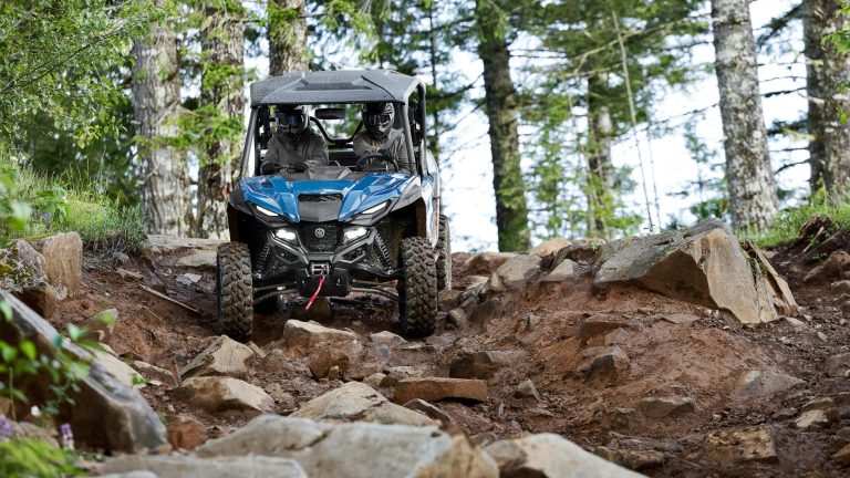 2025-Yamaha-YXE1000EWS-25LE-EU-Dusty_Blue-Action-002-03